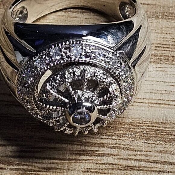 Luxurious Faux Diamond Encrusted Spinner Size 10 Men's Statement Ring - Picture 4 of 6